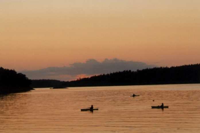 Lopez Kayak Sunset.jpg (15910 bytes)